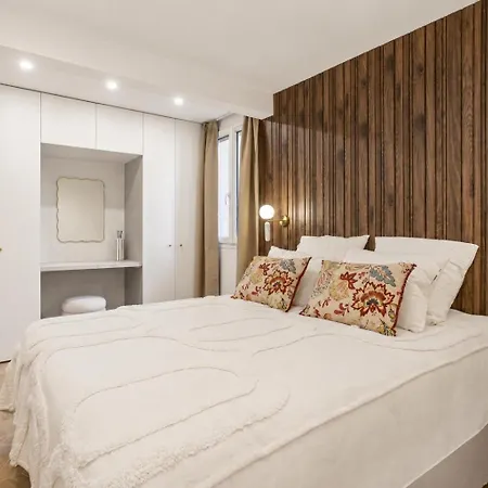 Luxury Flat By Maisons De Charloc Homes Saint-Tropez